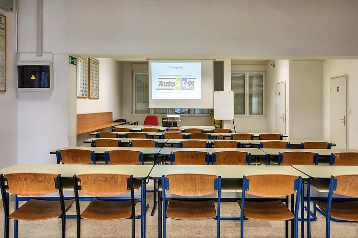 Učionica s projektorom